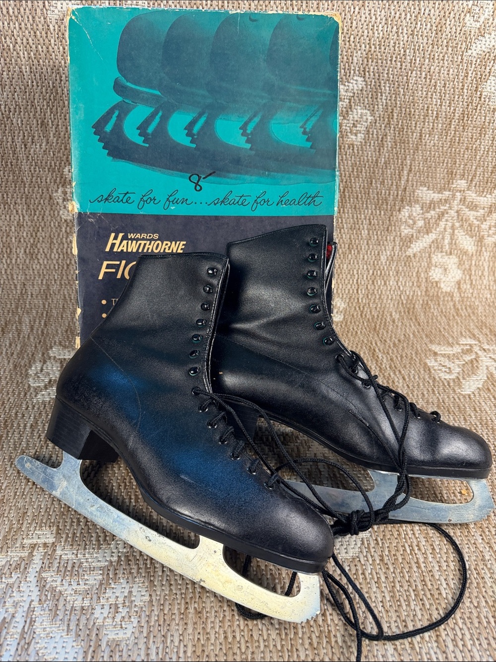Hawthorne Vintage Black Figure Ice Skates -